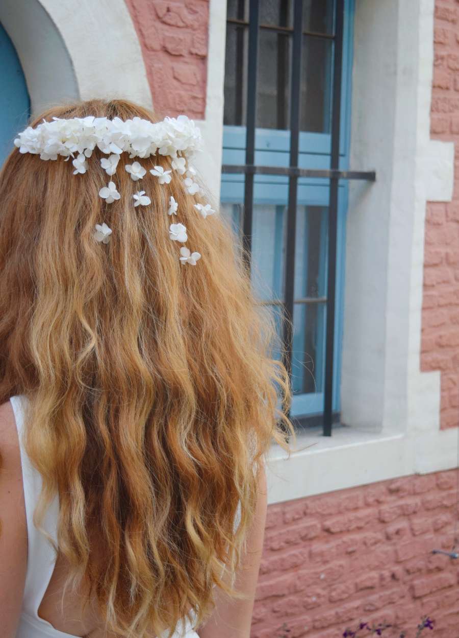 Wanderlust - Flower garland + drooping flowers
