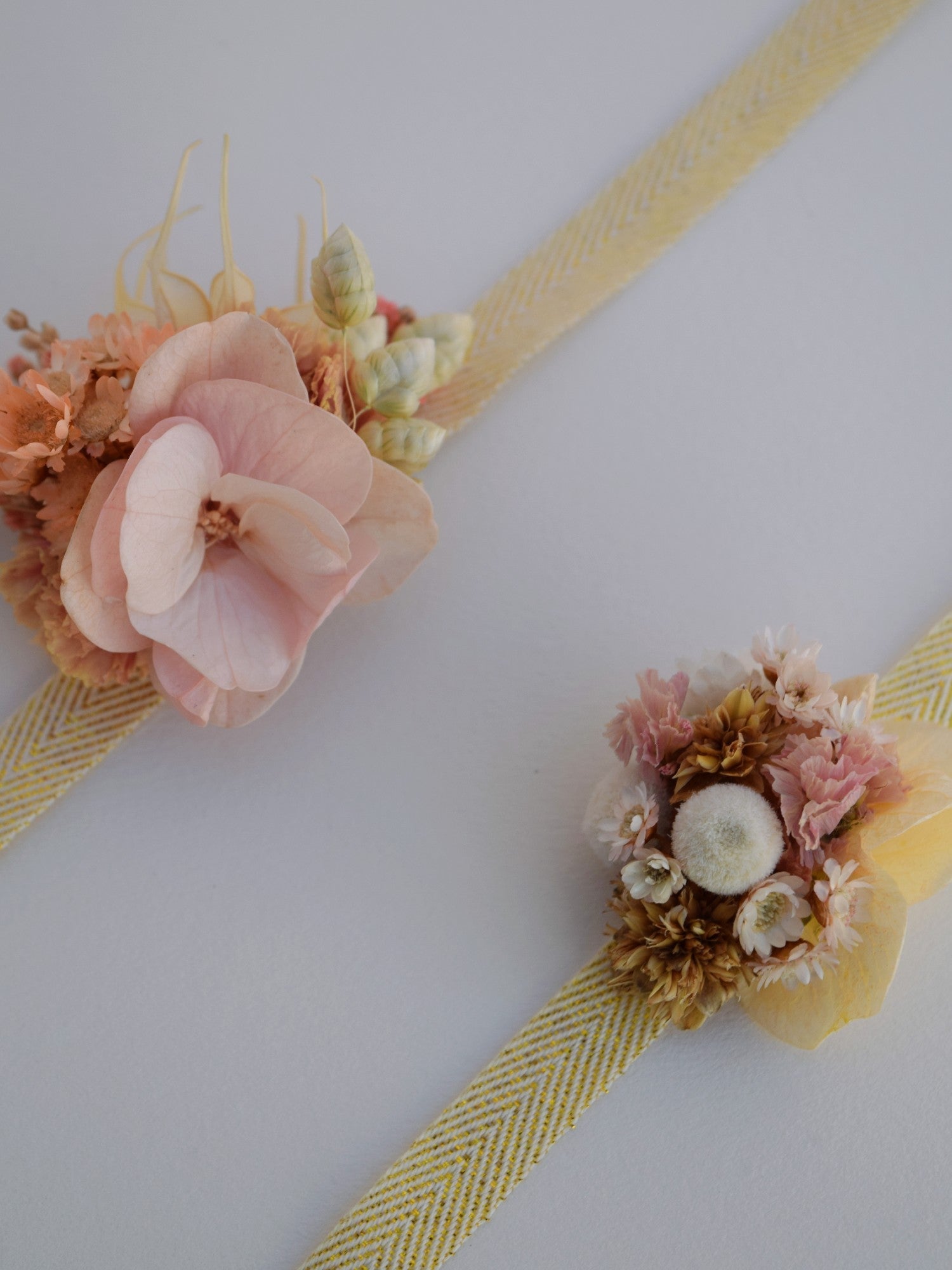 Romance - wrist corsage children