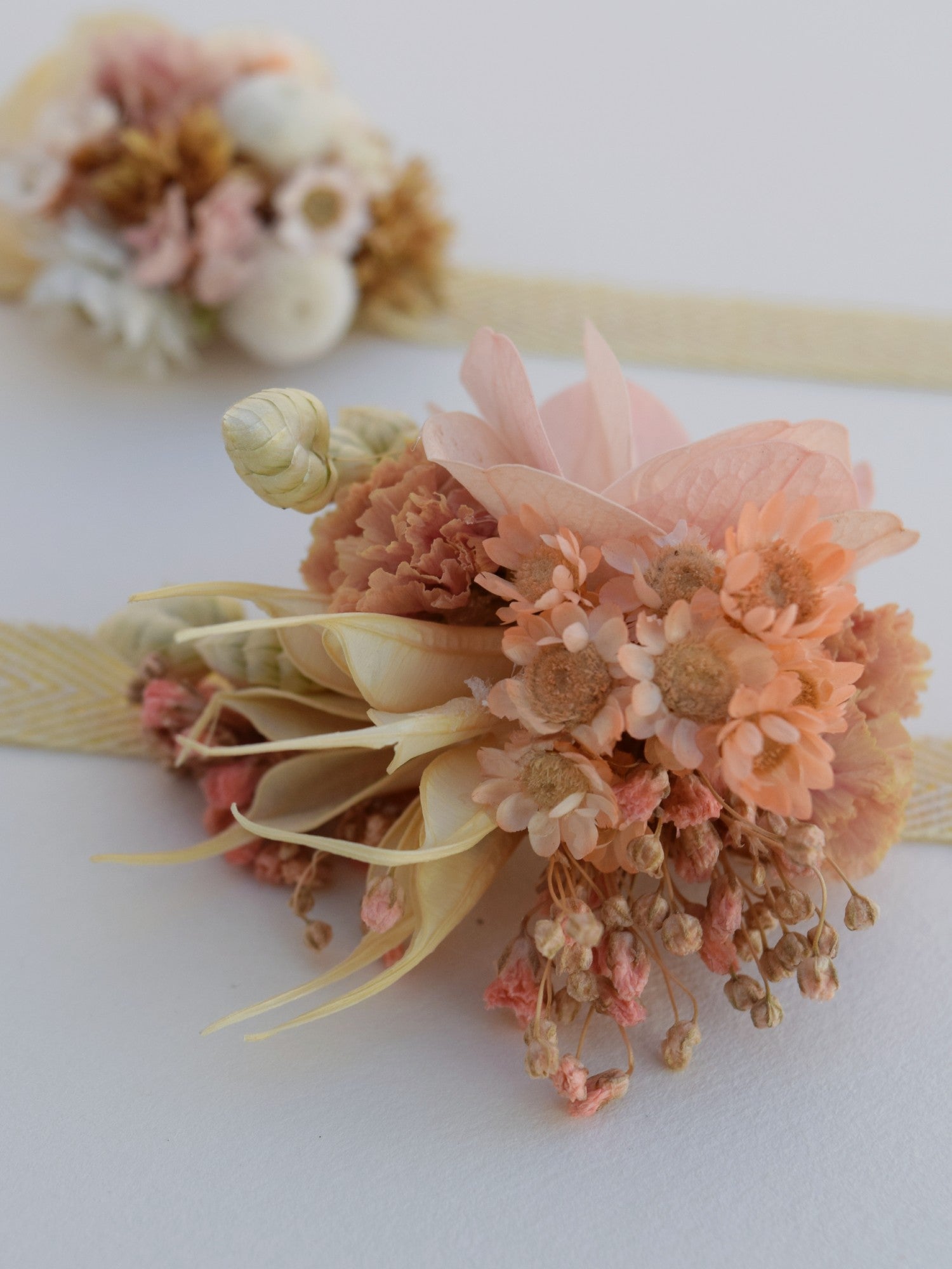 Romance - wrist corsage children