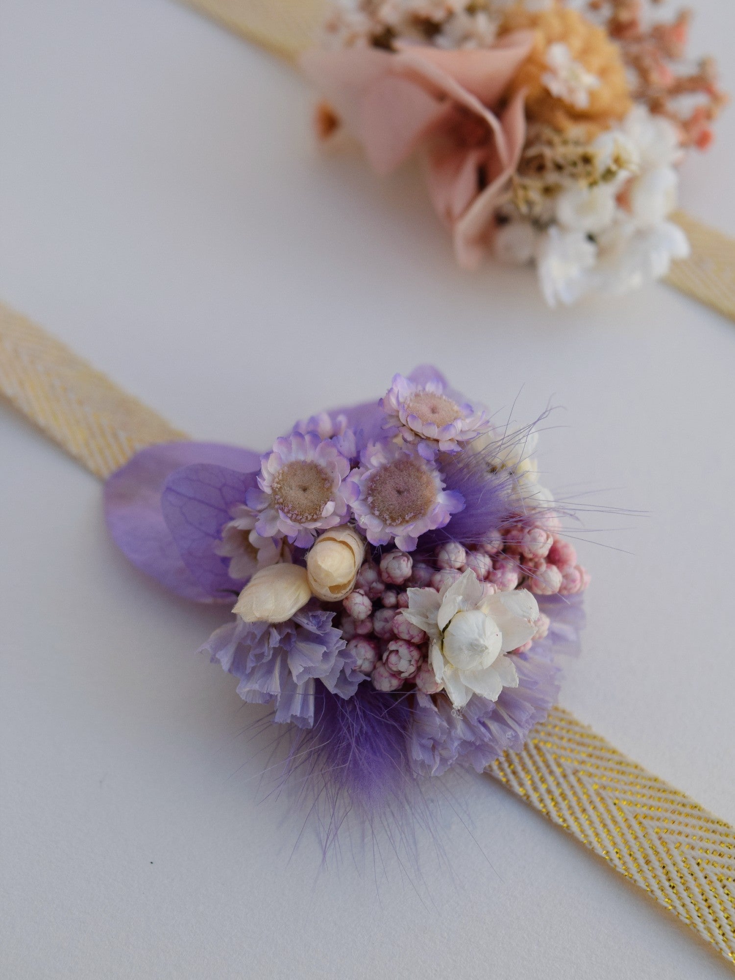 Mauve rain - wrist corsage children