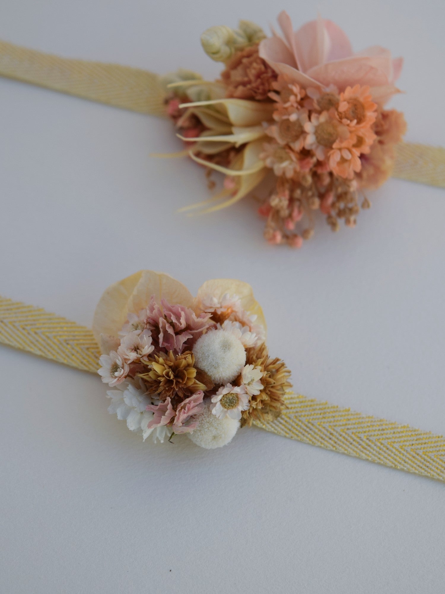 Elegance - wrist corsage children