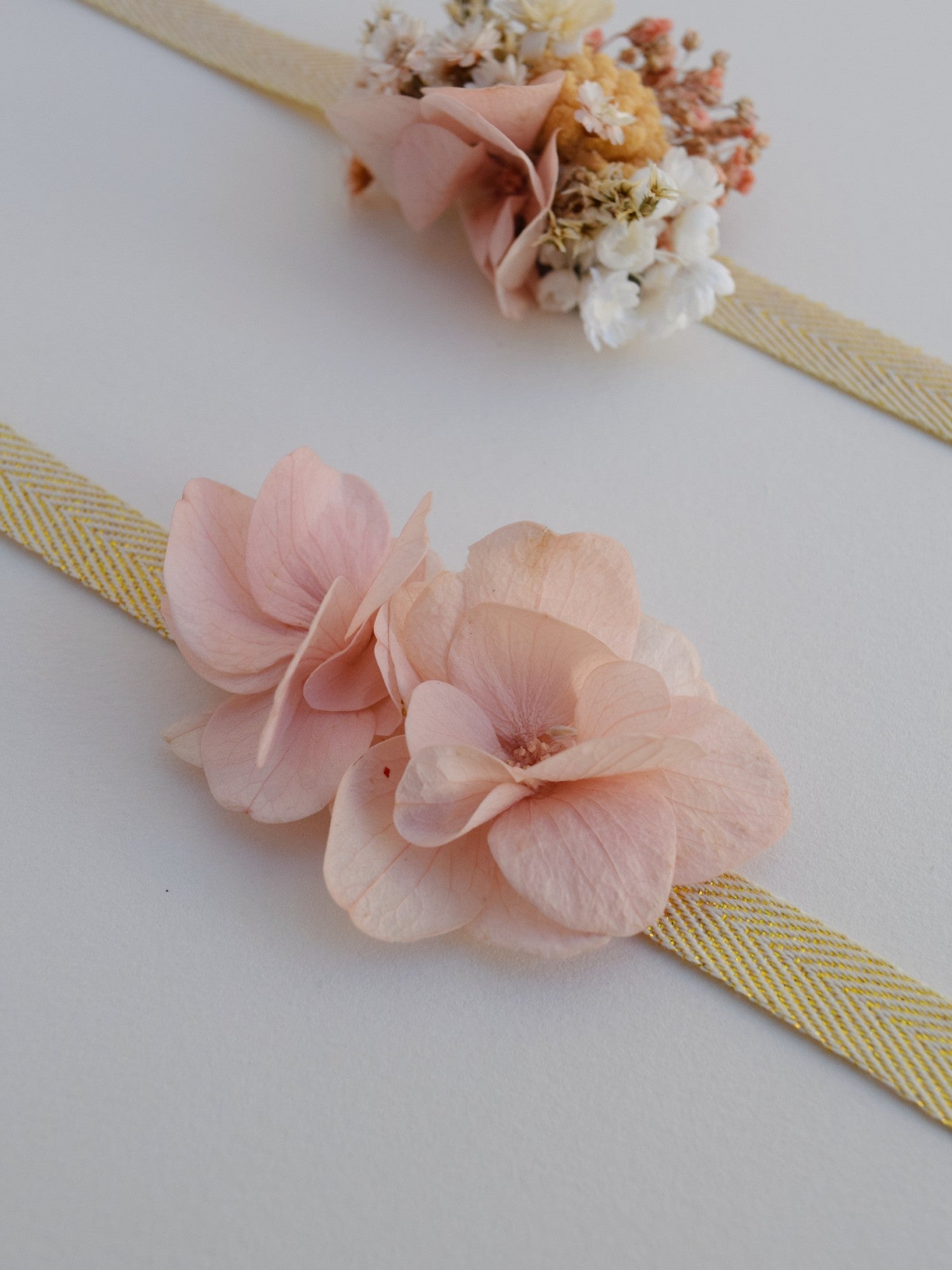 Monochrome PINK - wrist corsage children