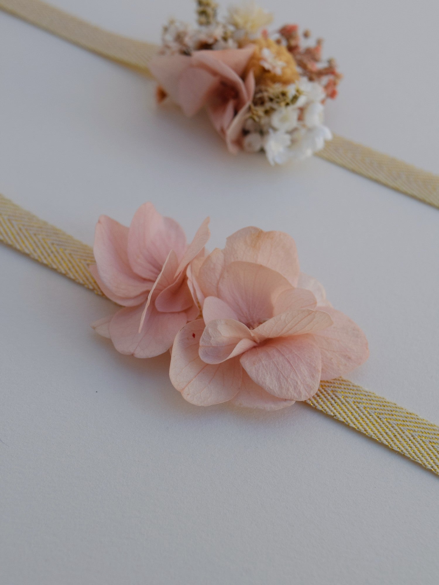 Monochrome PINK - wrist corsage children