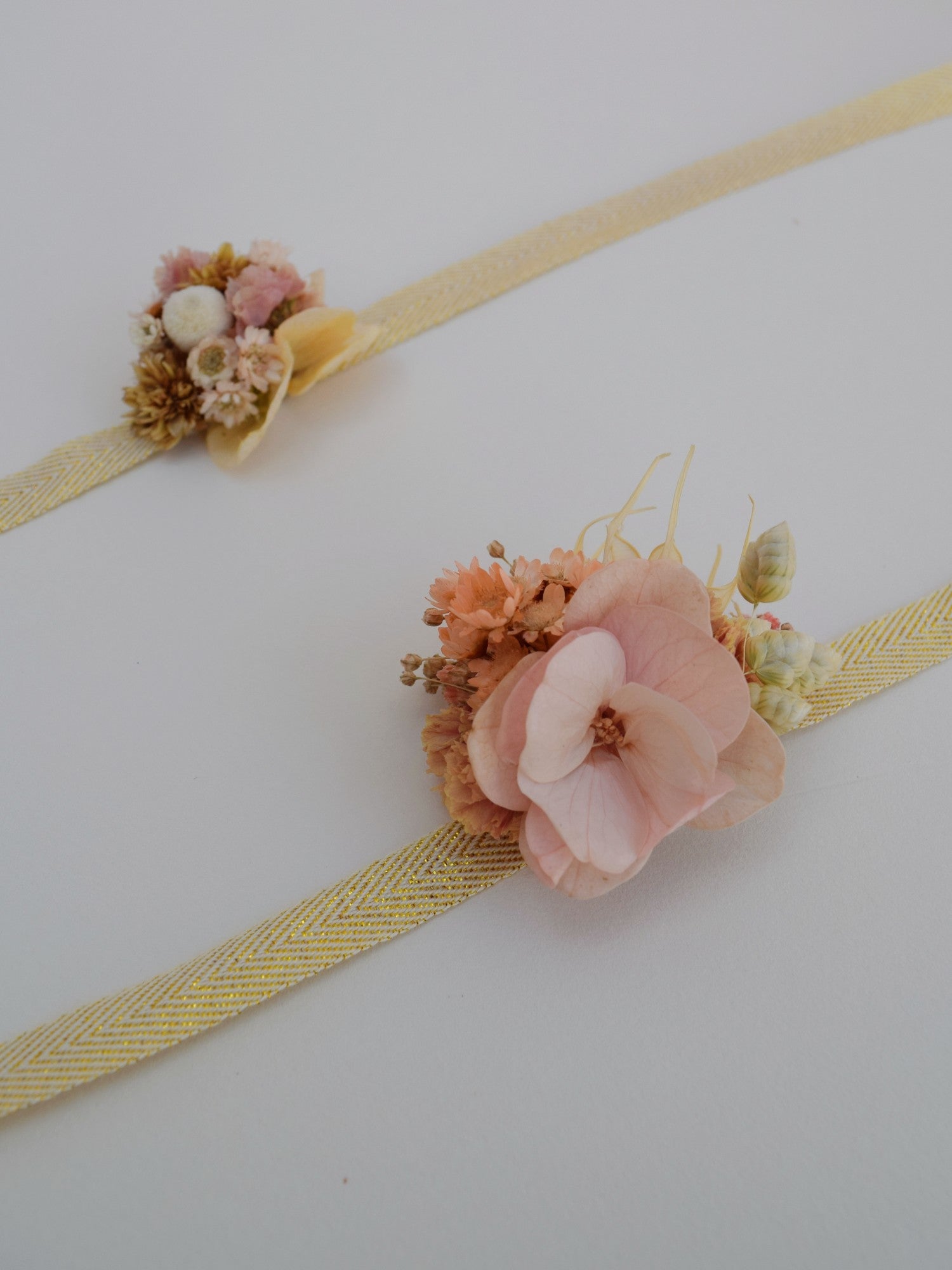 Romance - wrist corsage children