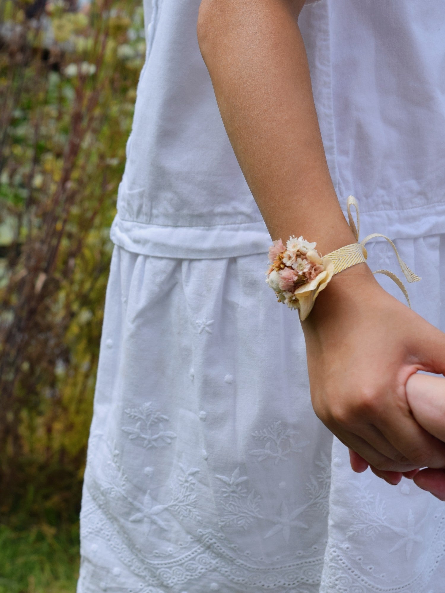Elegance - wrist corsage children