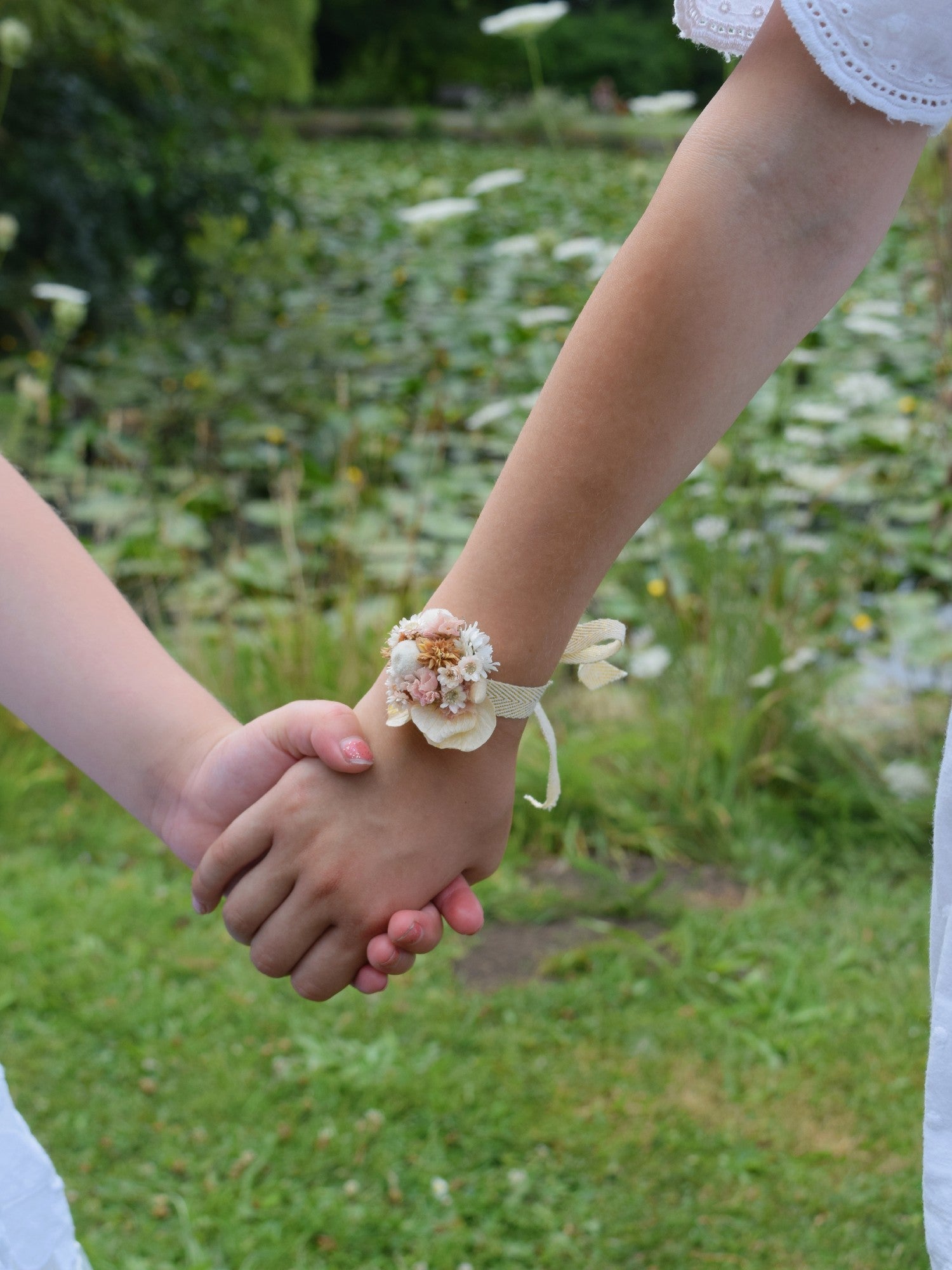 Elegance - wrist corsage children