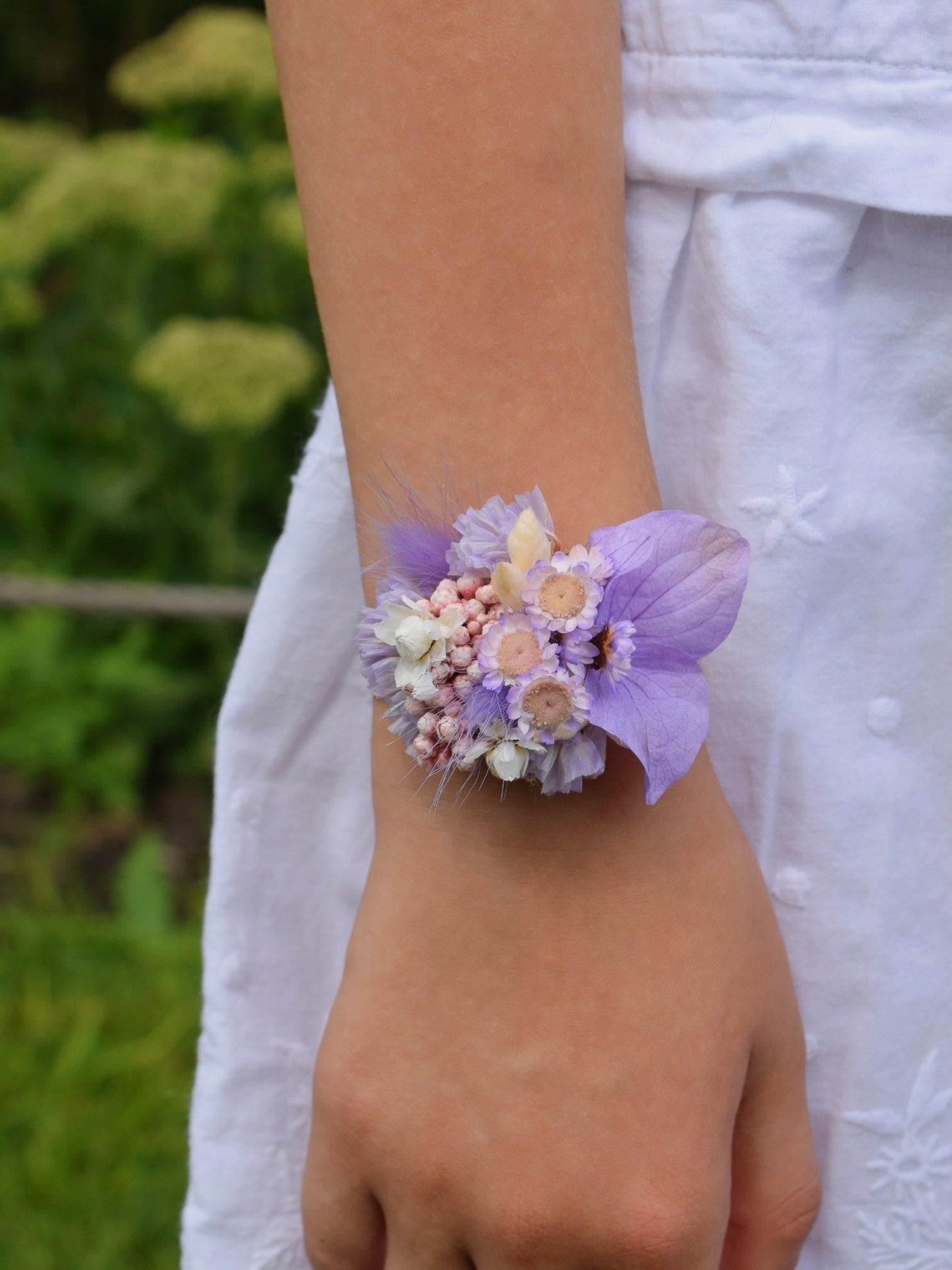 Mauve rain - wrist corsage children