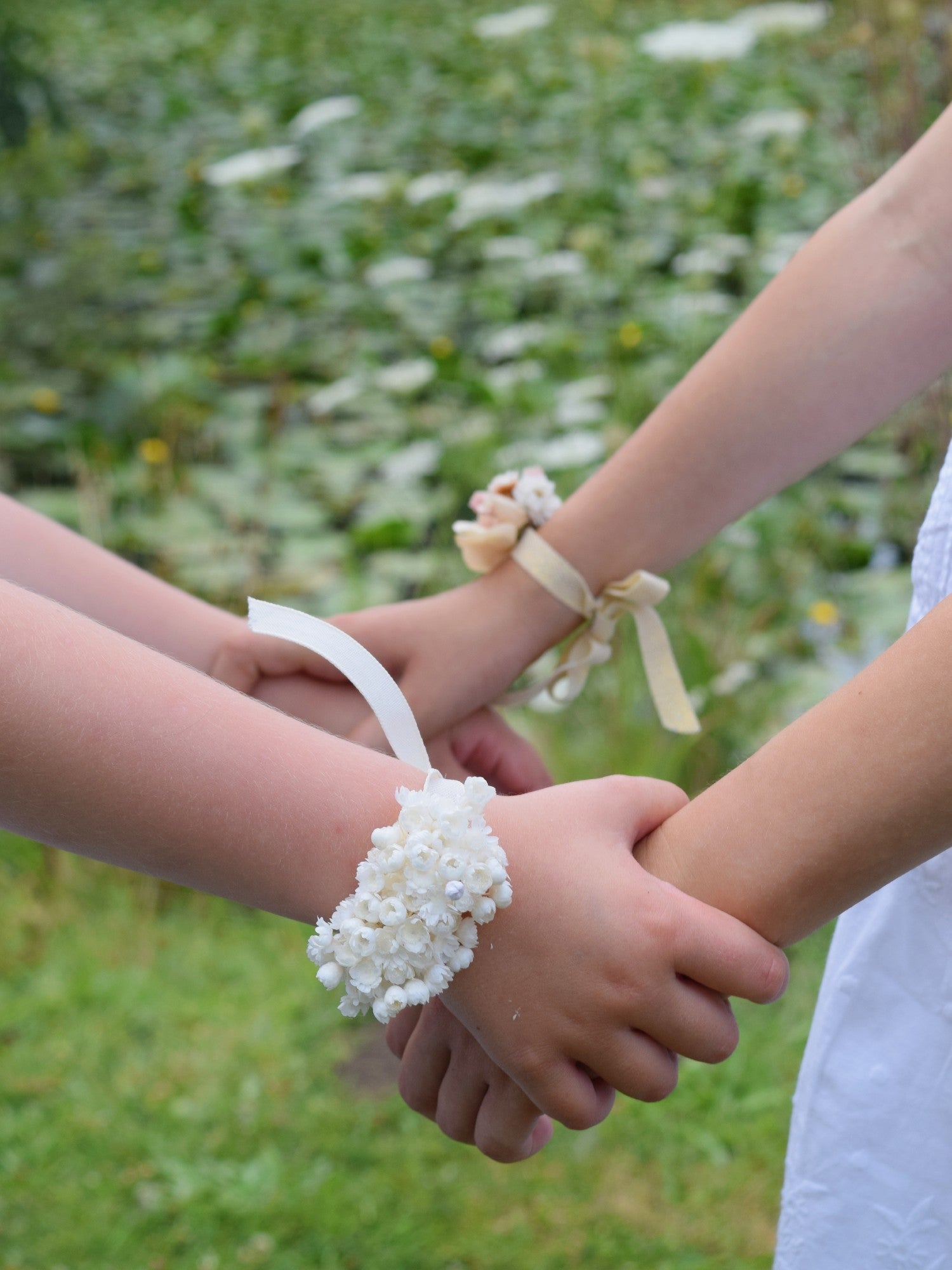 Monochrome WHITE - wrist corsage children