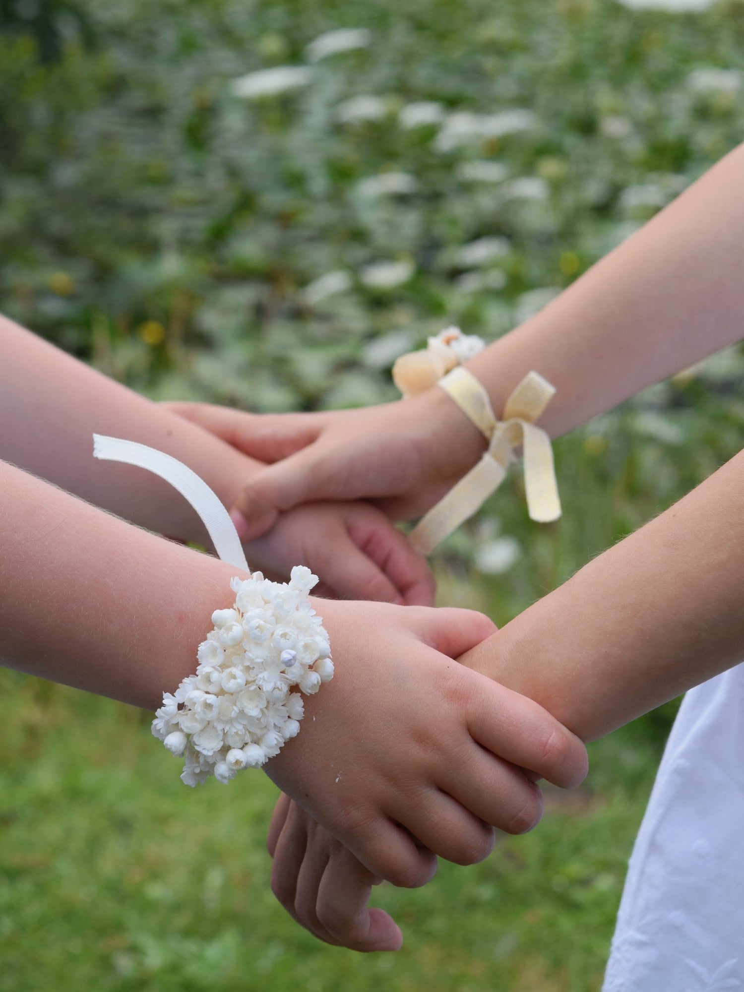 Monochrome WHITE - wrist corsage children