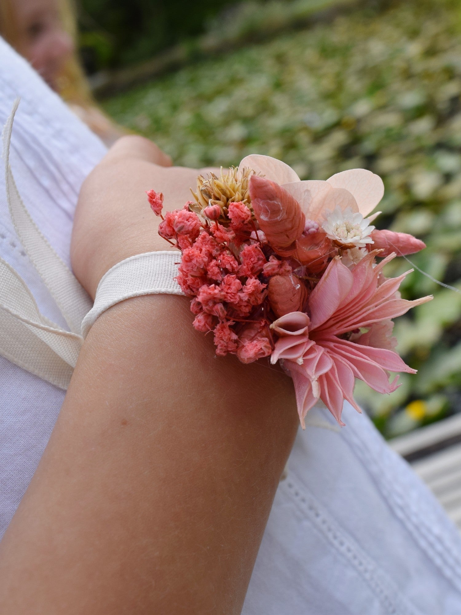 Paradise - wrist corsage children