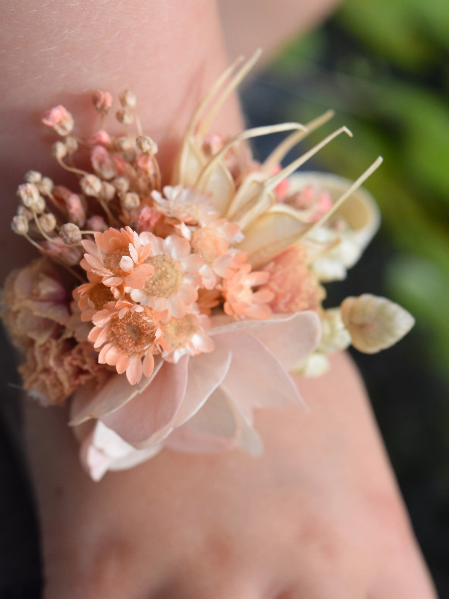 Romance - wrist corsage children