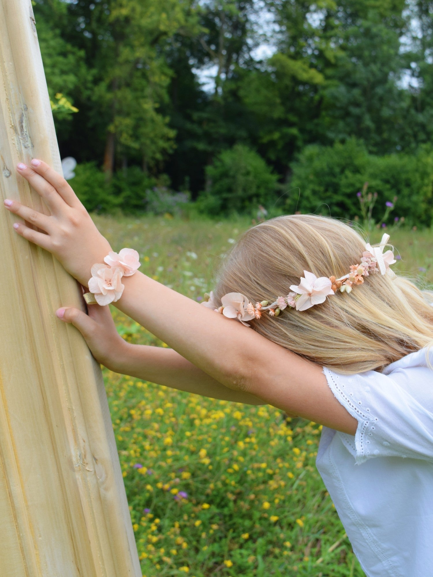 Monochrome PINK - wrist corsage children