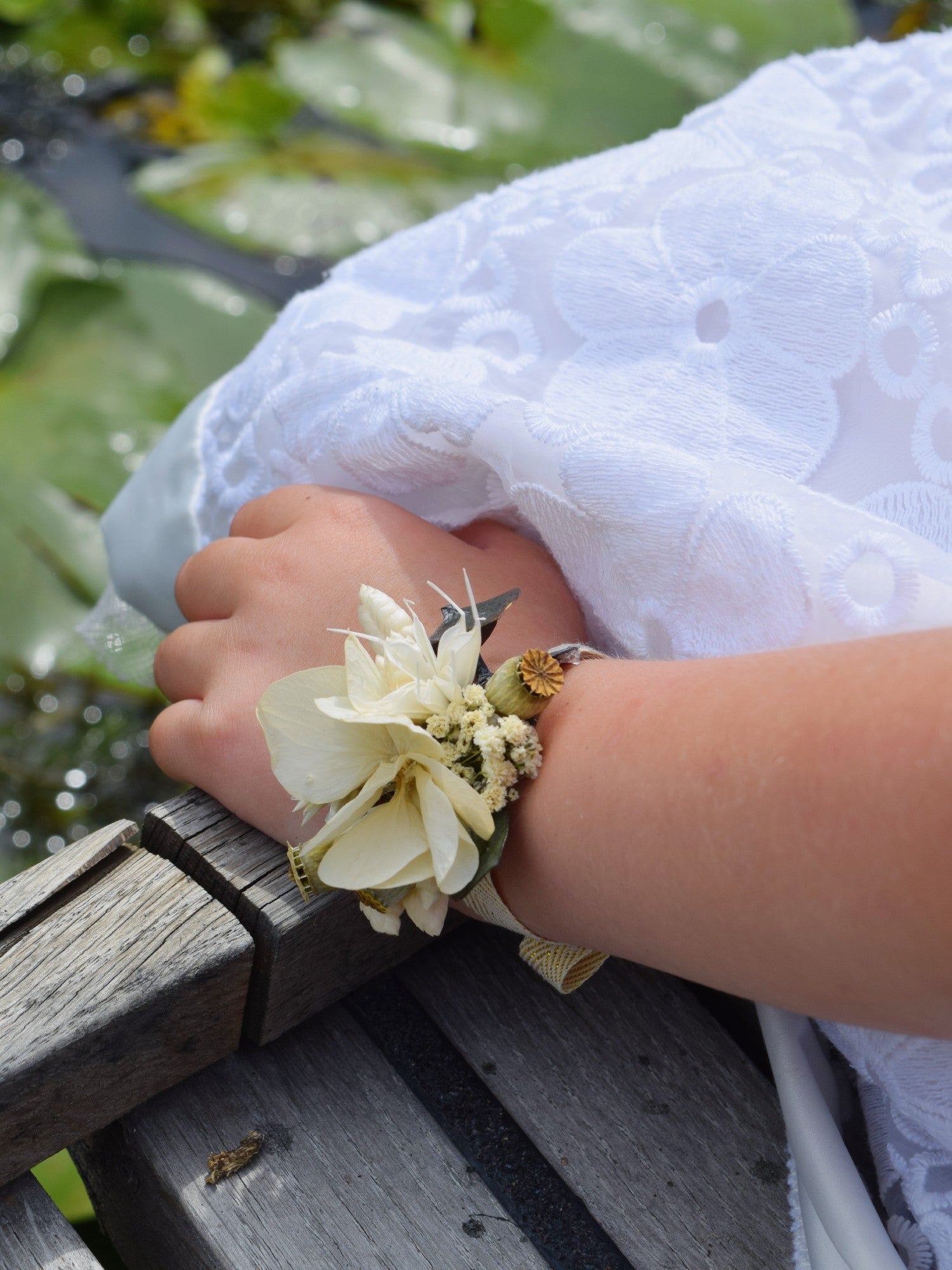 Timeless - wrist corsage children