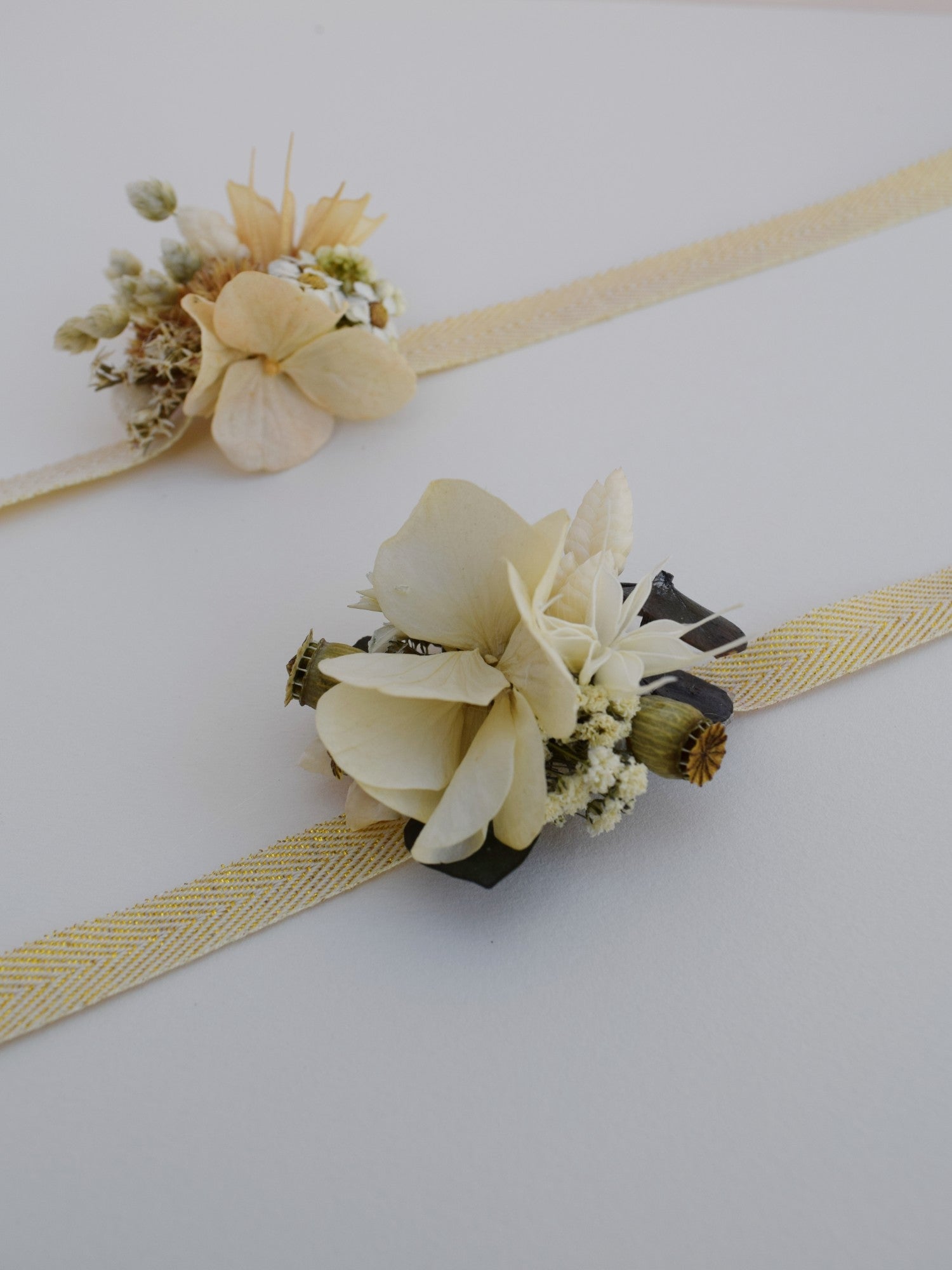 Timeless - wrist corsage children