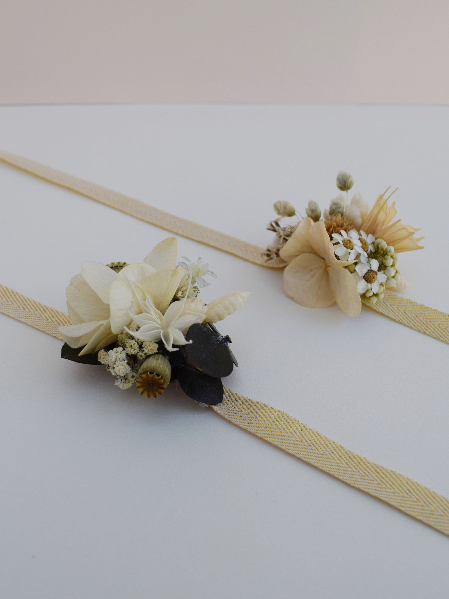 Timeless - wrist corsage children