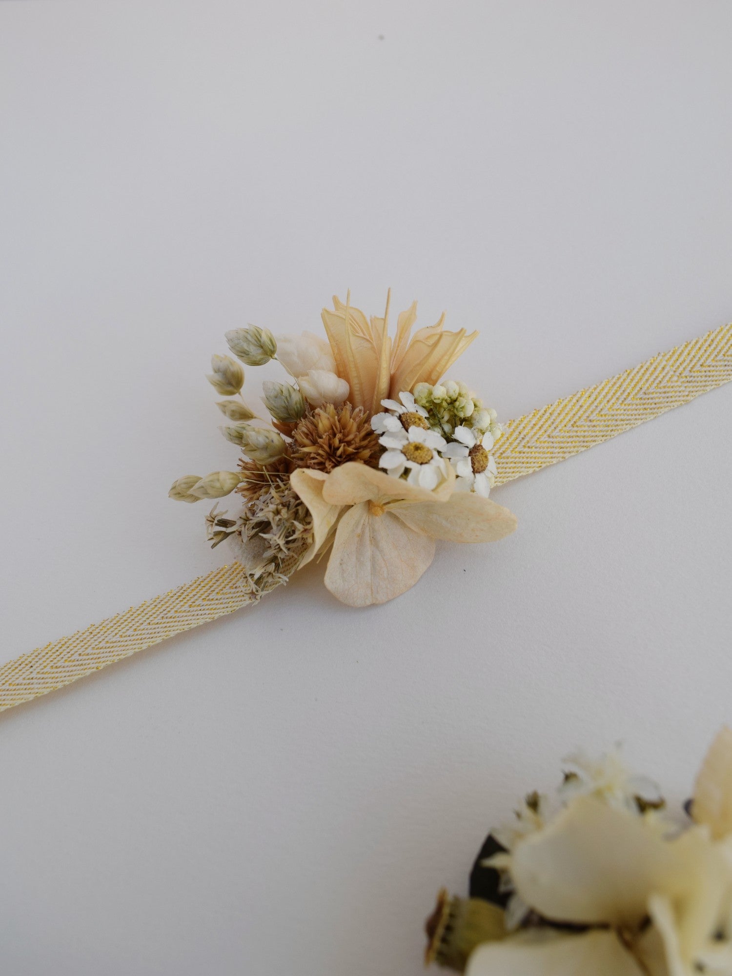 Timeless & Sweet - wrist corsage children
