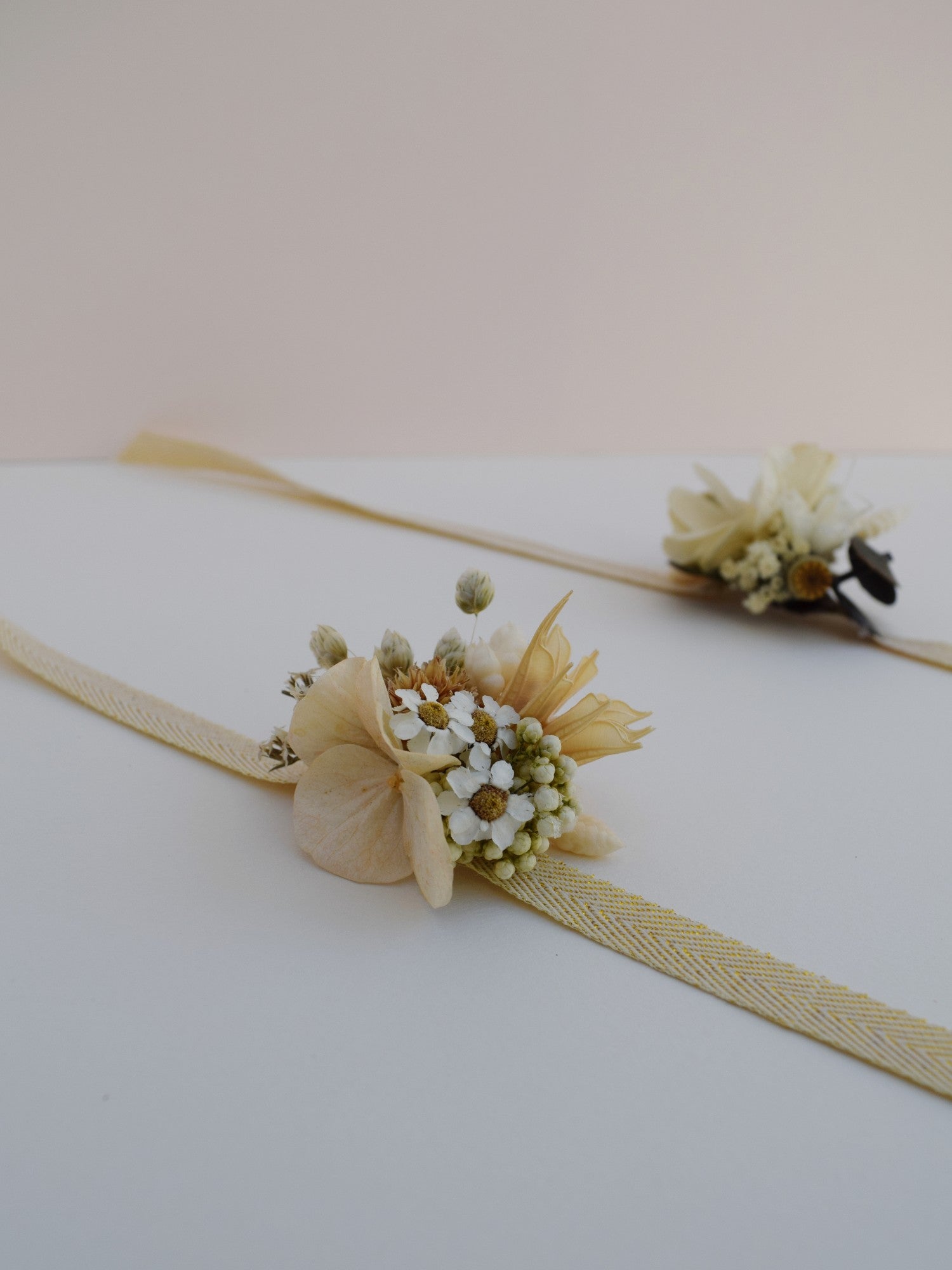 Timeless & Sweet - wrist corsage children