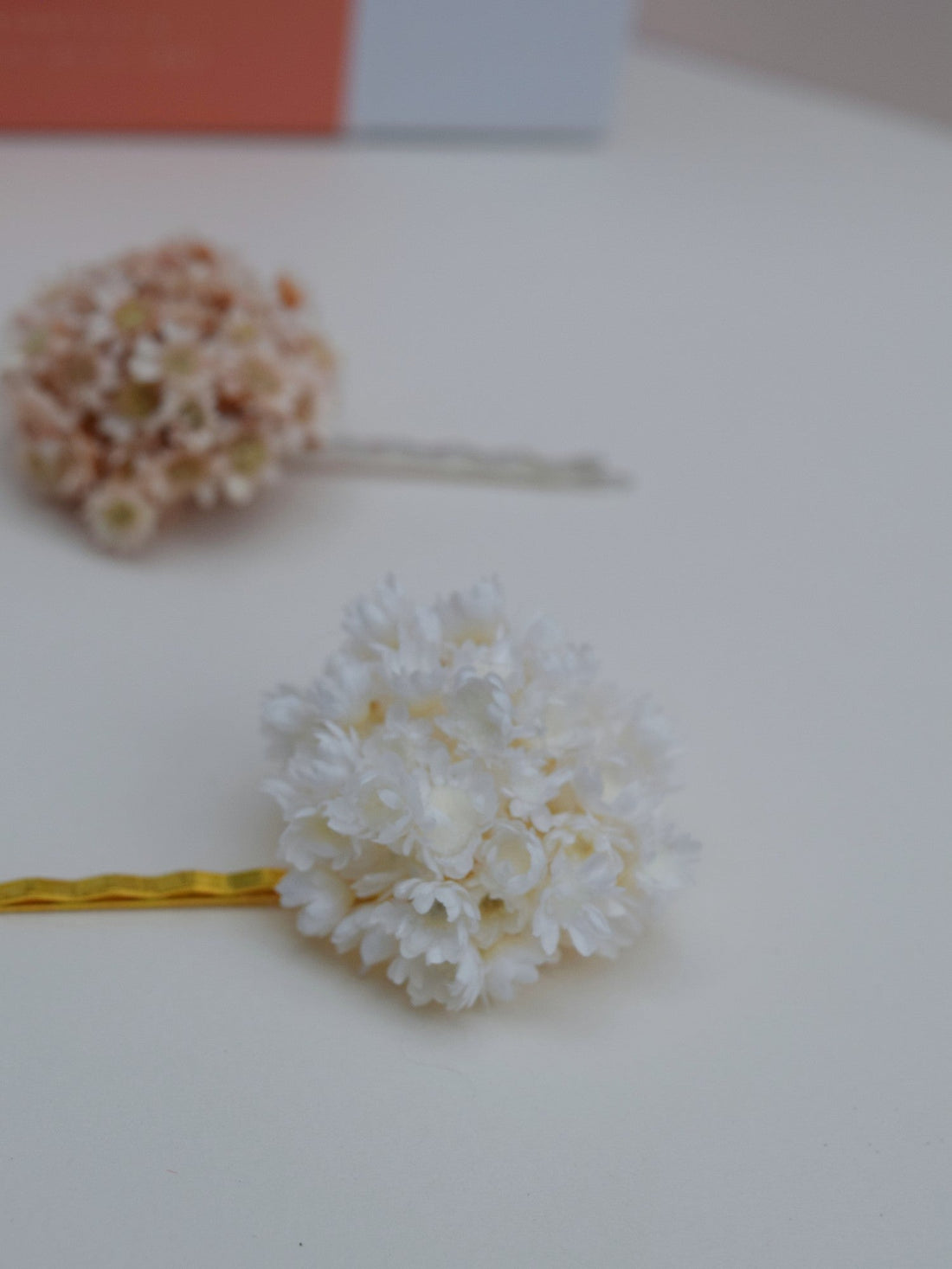 Monochrome WHITE - Hairpin M