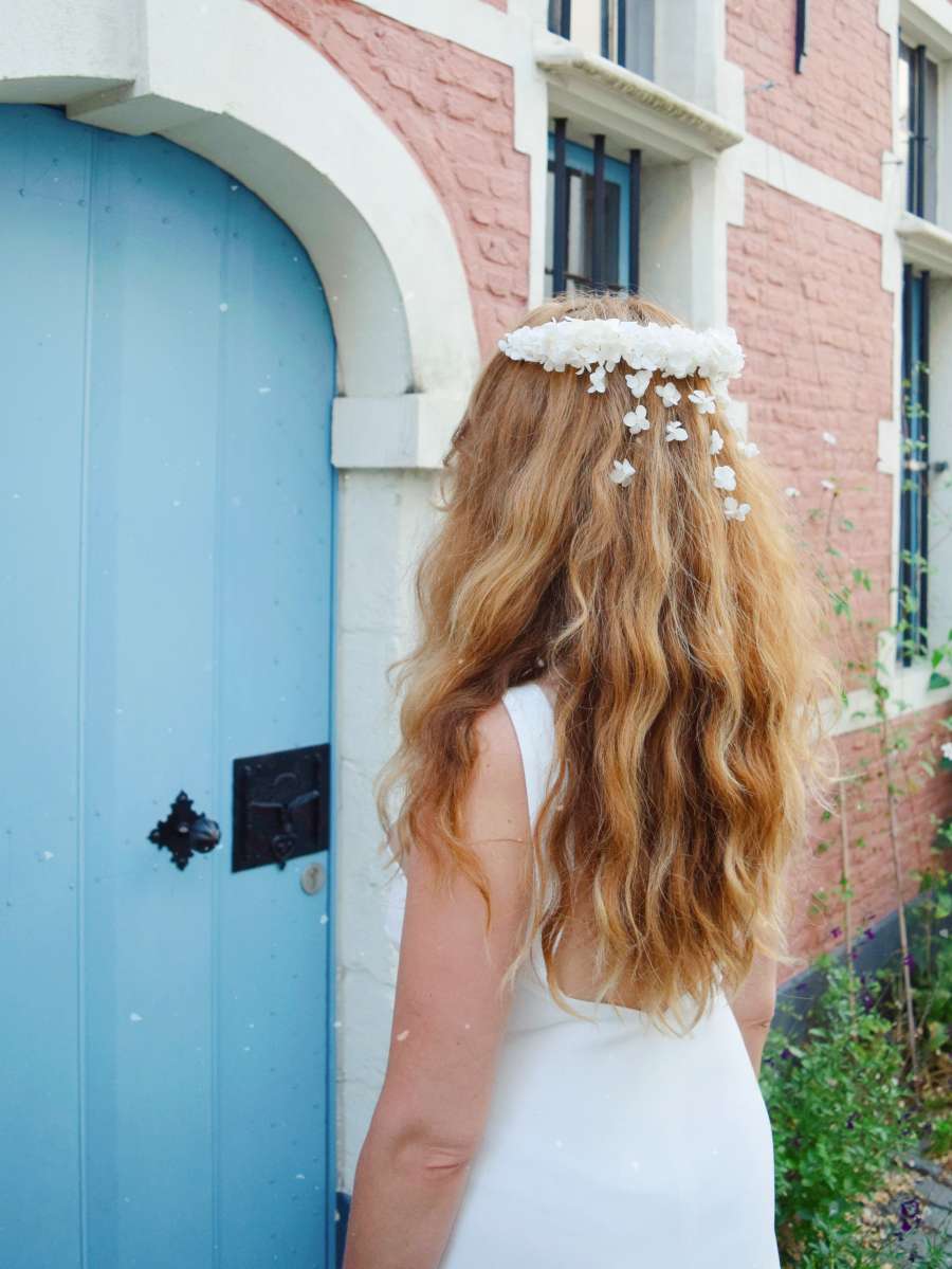 Wanderlust - Flower garland + drooping flowers