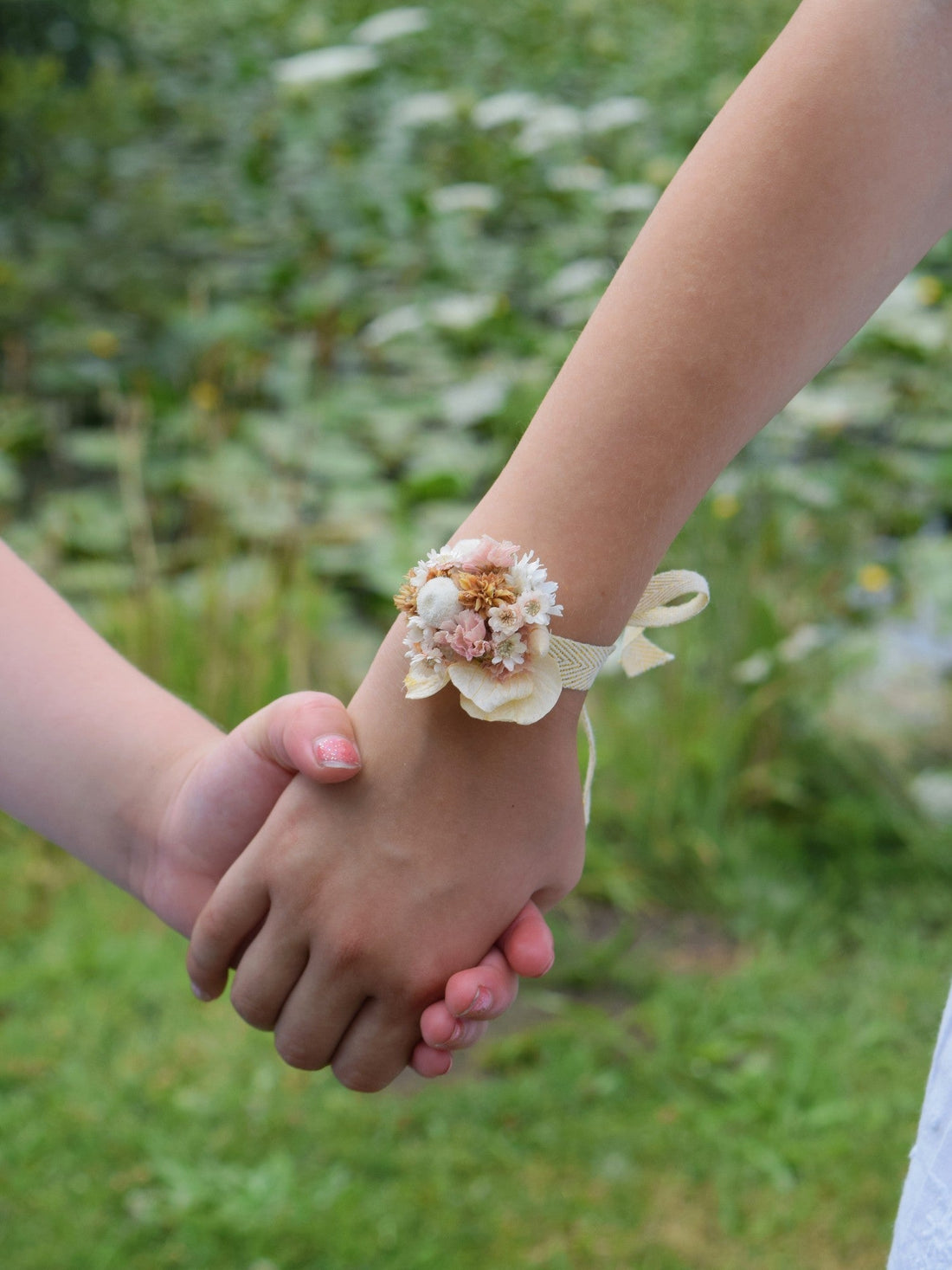 Elegance - wrist corsage children