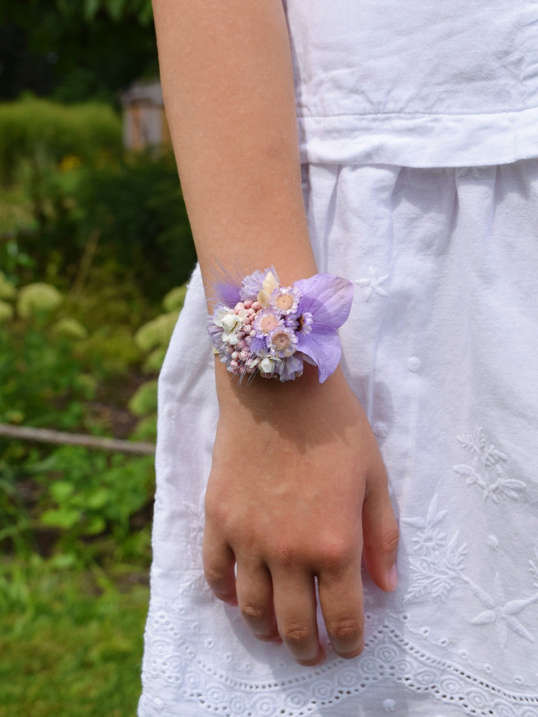 Mauve rain - wrist corsage children