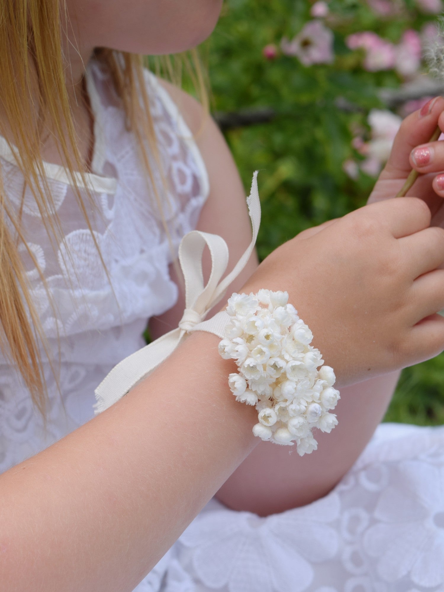 Monochrome WHITE - wrist corsage children