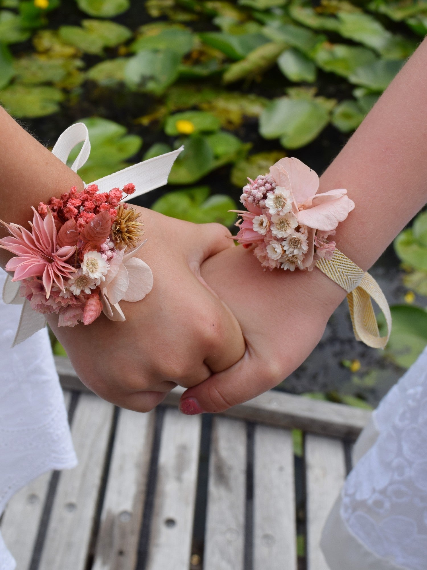 Paradise mini wrist corsage FLANNEL