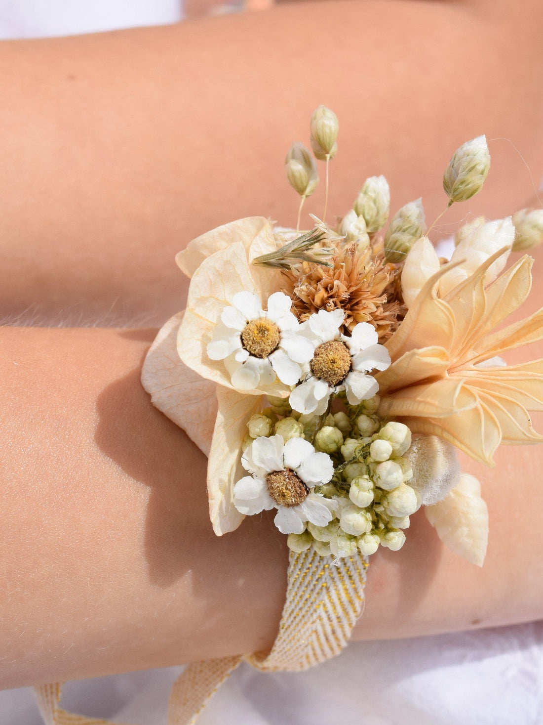 Timeless & Sweet - wrist corsage children