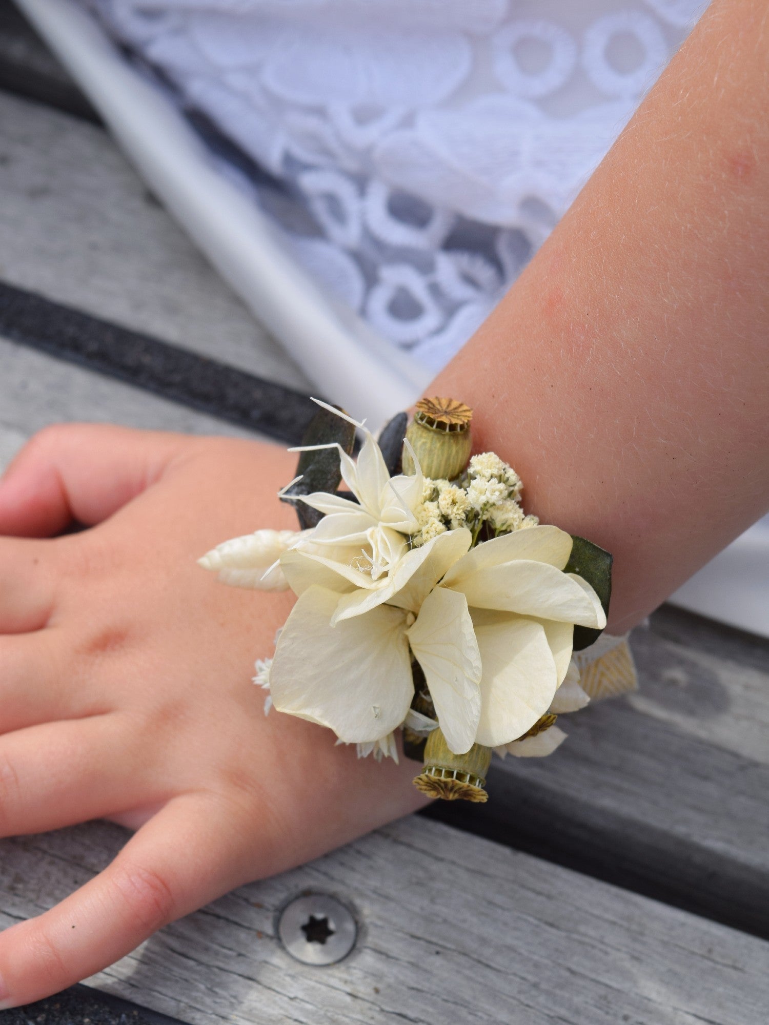 Timeless - wrist corsage children